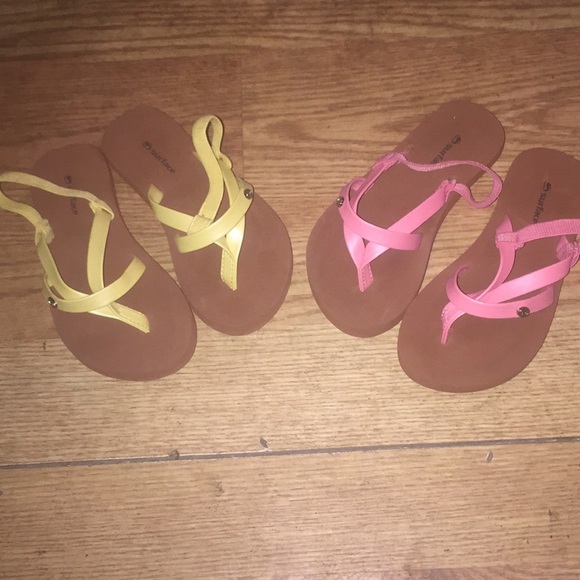 2 pairs of sandals flip flops size 9 yellow and pink - Picture 2 of 13